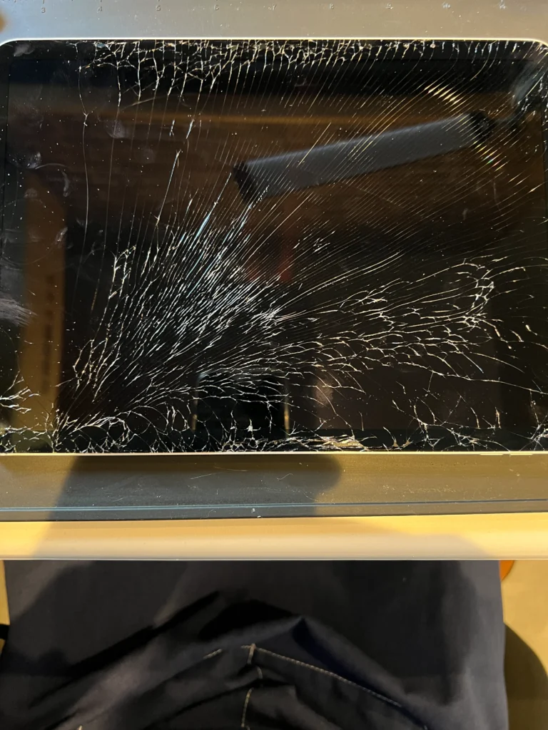 iPadAir4画面割れ