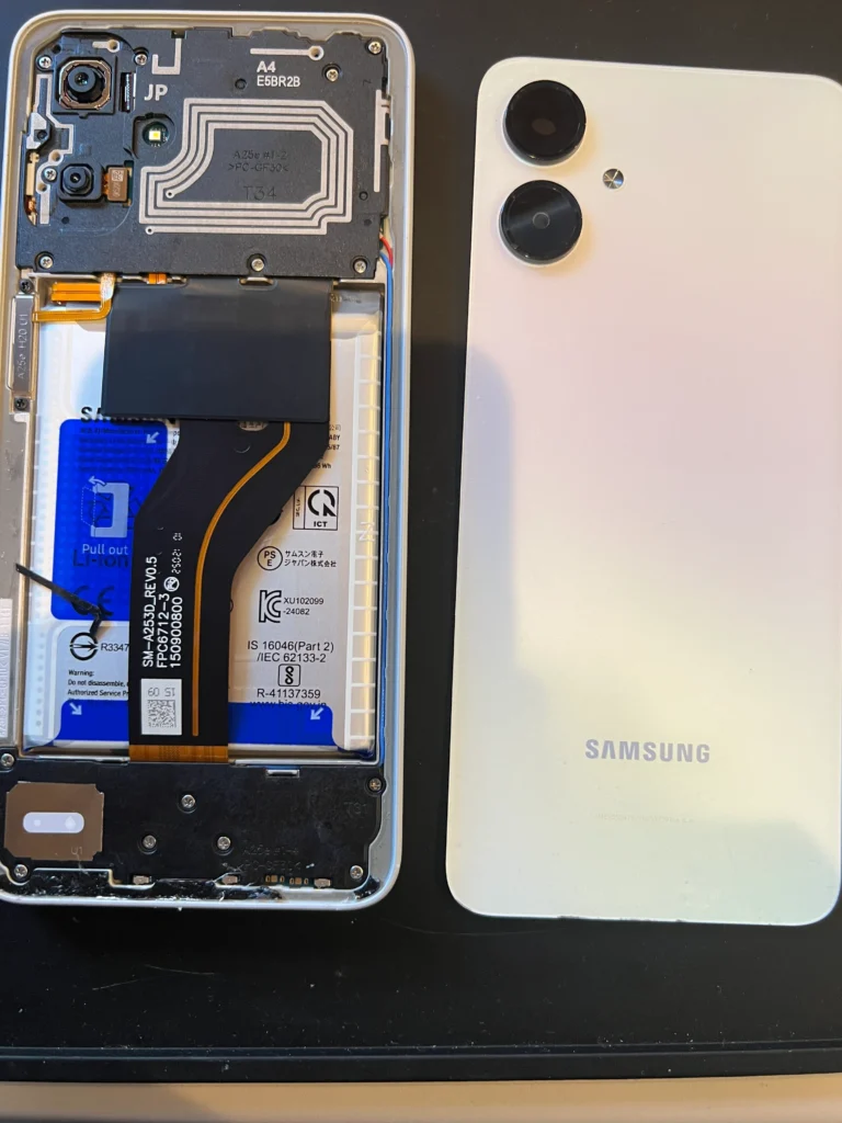Galaxy A25背面パネル取り外し