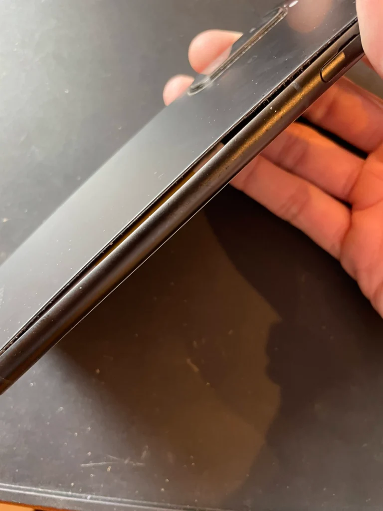 Xperia5IIIバッテリー膨張