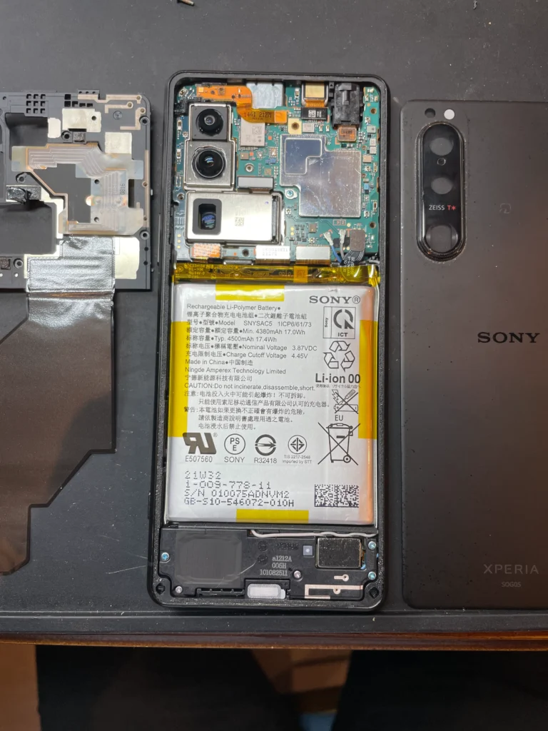 Xperia5IIIバッテリー分解1