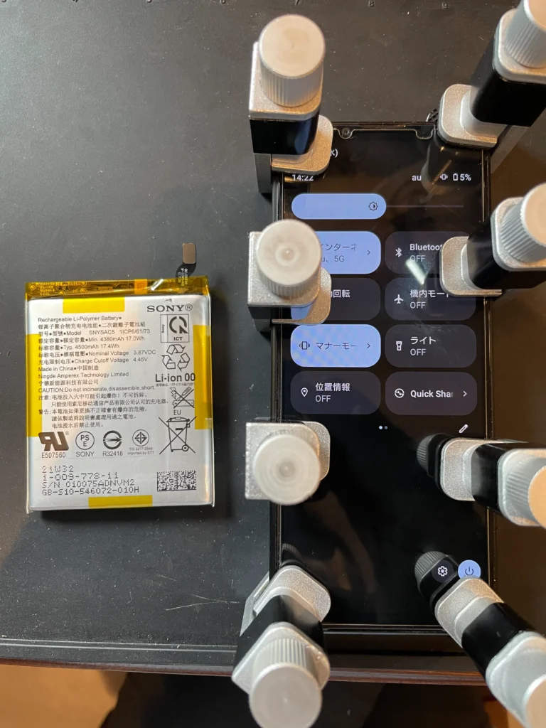 Xperia5IIIバッテリー組立・動作確認