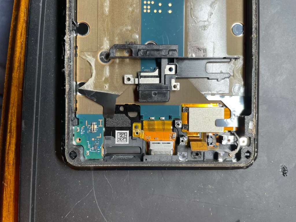 Xperia Pro-1ディスプレイ取り外し