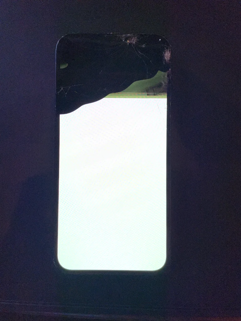 iPhone14Plus破損画像