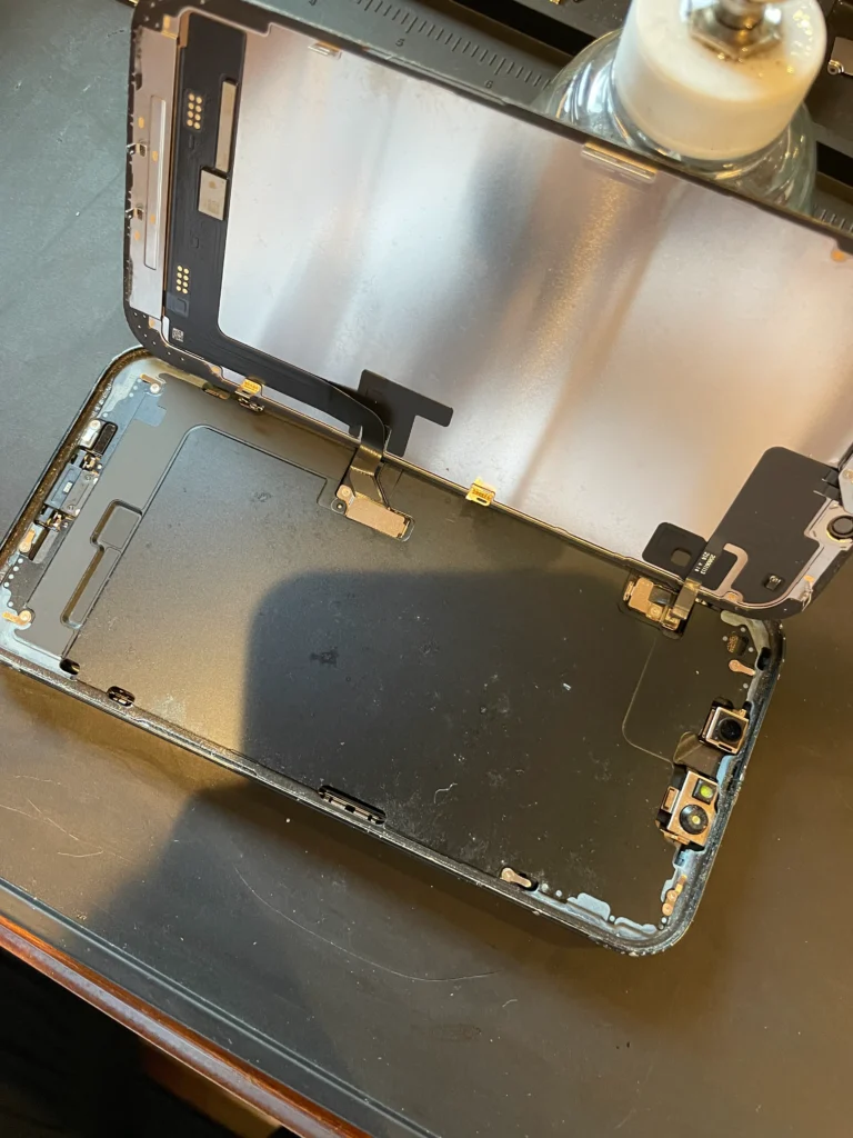 iPhone14Plus画面取り外し