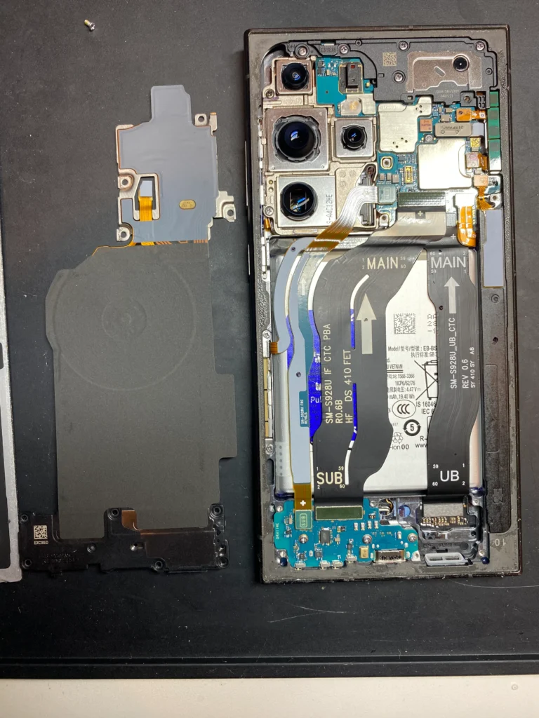Galaxy S24Ultra背面パネル・コネクター取り外し