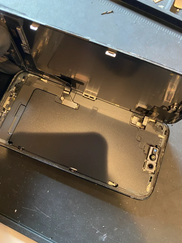 iPhone15画面取り外し