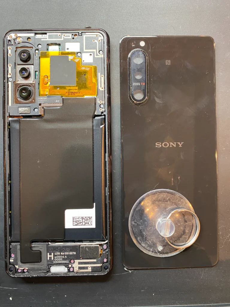 Xperia5II背面パネル分解