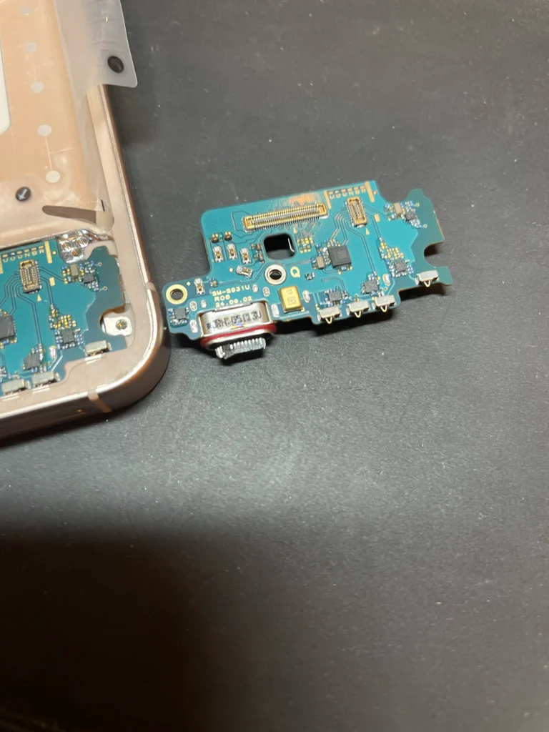 ドックコネクターの焦げ付き画像